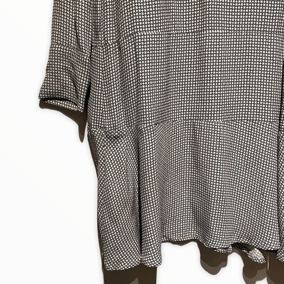 ๐ท&๐ผ Geometric Pattern Dress with Ruffle Hem - Picture 5 of 9